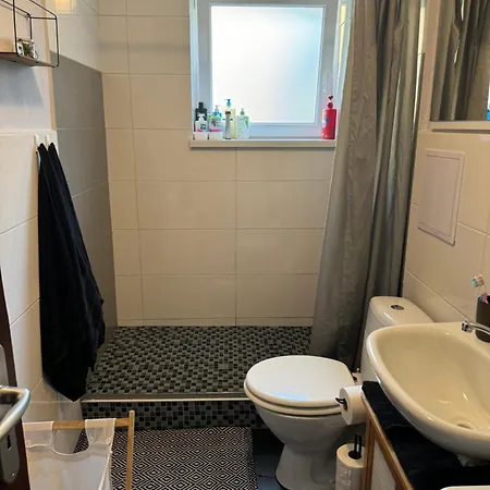 Apartman Pri Parku דירה